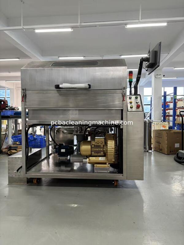 Gürültü Seviyesi 75 DB'den Az SME 5200 Palet Temizleme Makinesi, dalga lehimleme fırın paletleri, fikstürler, jigler, pençe zincirleri, ağlar, reflow fırın soğutucuları ve filtreler üzerindeki flux tozlarını temizlemek için kullanılır. Sıcak Hava Kurutma