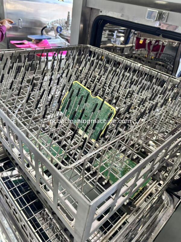 Kimyasal Temizlik Ajansı Kullanılarak PCBA üzerindeki lekeleri kaldırın SME-5600T ana uygulama Otomobil elektroniği PCBA Askeri PCBA Havacılık PCBA Telekom PCBA Tıp cihazı PCBA Dijital sayaçlar PCBA MakineFeatu