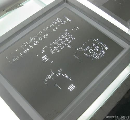 736 * 736mm boyut 3mm kalınlık Kırmızı Tutkal bakır Stencil verimli sulu Temizleme Makinesi