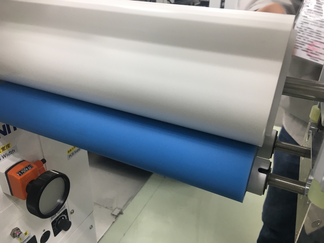 Beyaz Renkli 300mm PCB Temiz Antistatik Yapıştırıcı Kağıt Rulo PCB İçsel Yüzey Temizleme Makinesi Kağıt Rulo